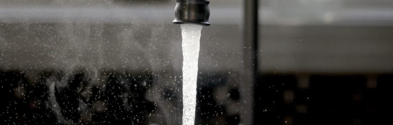 Какво е хидроструйно почистване на канали?