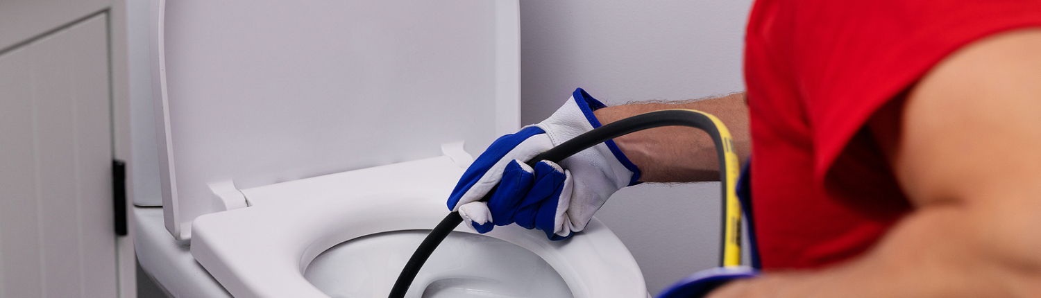 Как да отпушите тоалетна без бутало