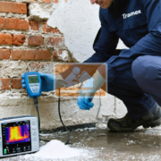 Капилярна влага в стари къщи: Защо мазилката се рони ниско долу?